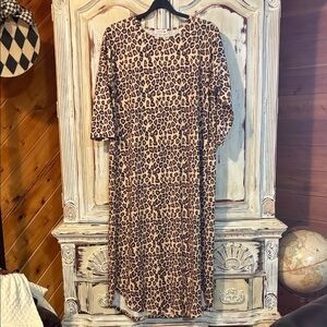 Chic Leopard Print Long Sleeve Dress